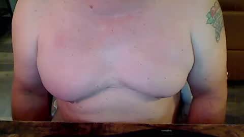 Snapshot of perfecto1957 chatting on February 17, 2:48 pm perfecto1957 online show from February 17, 2:48 pm