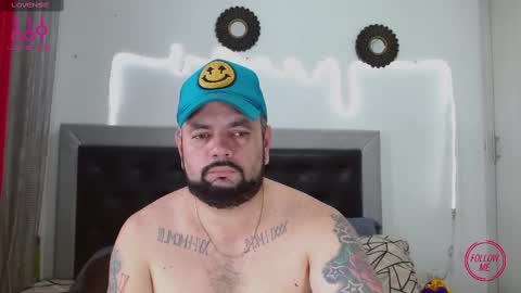 Snapshot of perverseveteranmanxxx chatting on October 7, 9:52 pm Carlos online show from October 7, 9:52 pm
