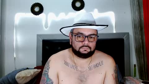 Snapshot of perverseveteranmanxxx chatting on October 12, 5:45 am Carlos online show from October 12, 5:45 am
