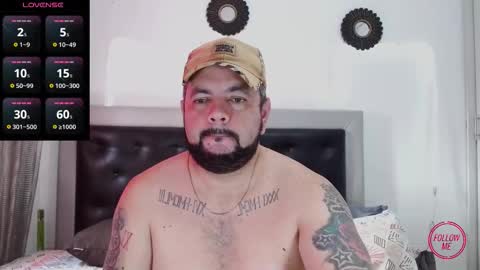 Snapshot of perverseveteranmanxxx chatting on October 14, 12:45 pm Carlos online show from October 14, 12:45 pm