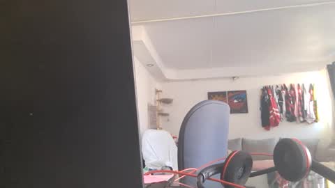 Snapshot of peterskinny24 chatting on October 28, 5:48 pm         ttps VF8L9ABFMref wl share online show from October 28, 5:48 pm