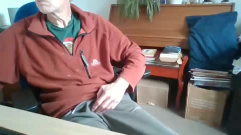 Snapshot of petitwilly chatting on January 6, 10:35 am petitwilly online show from January 6, 10:35 am