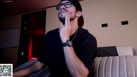 phantom_bigger1 online show from April 6, 4:31 am