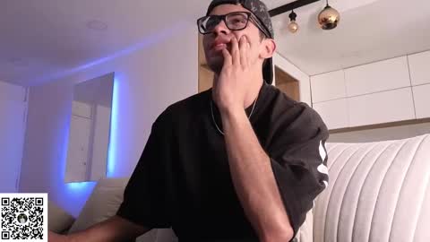 phantom_bigger1 online show from March 5, 8:49 pm