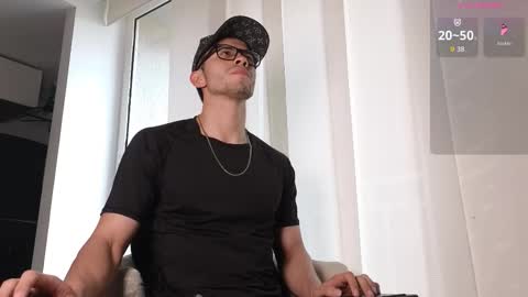 Snapshot of phantom_bigger1 chatting on September 13, 1:45 pm phantom_bigger1 online show from September 13, 1:45 pm