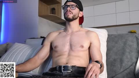 phantom_bigger1 online show from February 26, 12:45 am