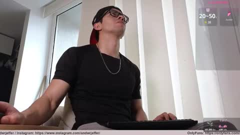 Snapshot of phantom_bigger1 chatting on October 6, 1:05 pm phantom_bigger1 online show from October 6, 1:05 pm
