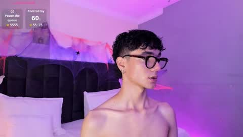 Phillip online show from October 29, 9:51 pm