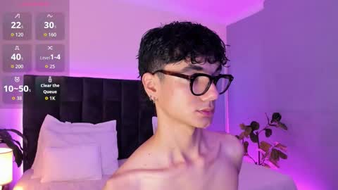 Phillip online show from November 3, 9:16 pm