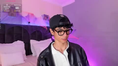 Phillip online show from October 21, 11:29 pm