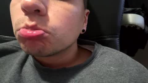 phillip_112233 online show from October 19, 5:34 am