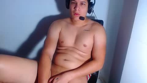 Snapshot of phoenixgnz08 chatting on January 26, 10:45 am AdnierGnz online show from January 26, 10:45 am