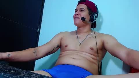 Snapshot of phoenixgnz08 chatting on February 23, 5:39 am AdnierGnz online show from February 23, 5:39 am