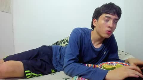 picaszomilos350 online show from April 3, 7:27 am