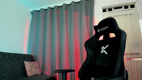 Snapshot of pierrevidal chatting on October 19, 12:37 am Pierre online show from October 19, 12:37 am