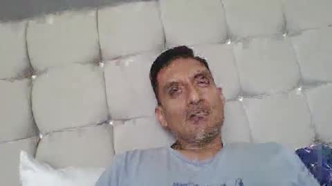 pieslatinos online show from November 4, 5:58 pm