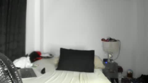 pikoro_gomez online show from May 14, 12:30 am