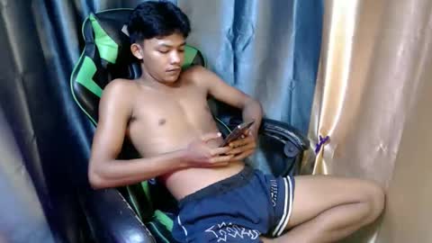 pinoy_cuteboy69 online show from May 12, 7:55 pm
