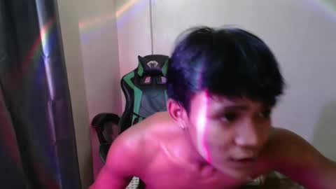 pinoy_fucker18 online show from April 3, 6:21 am