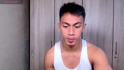 Snapshot of pinoymilker chatting on February 28, 10:28 pm ethan online show from February 28, 10:28 pm