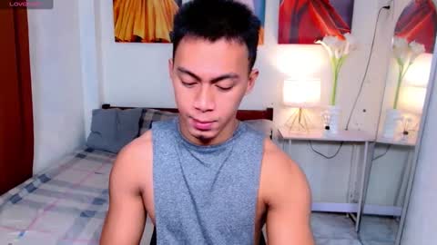 Snapshot of pinoymilker chatting on December 6, 8:26 am ethan online show from December 6, 8:26 am