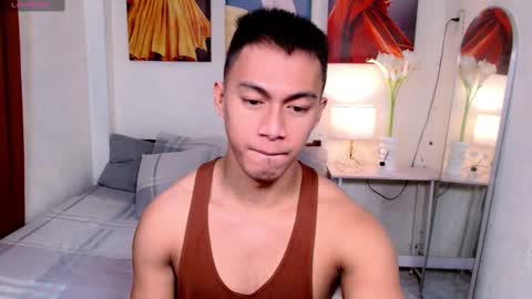 Snapshot of pinoymilker chatting on December 20, 3:36 am ethan online show from December 20, 3:36 am