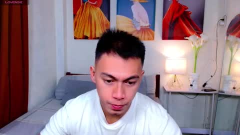 Snapshot of pinoymilker chatting on December 30, 4:42 am ethan online show from December 30, 4:42 am
