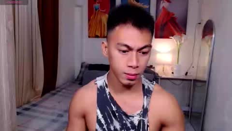 Snapshot of pinoymilker chatting on January 22, 4:44 am ethan online show from January 22, 4:44 am