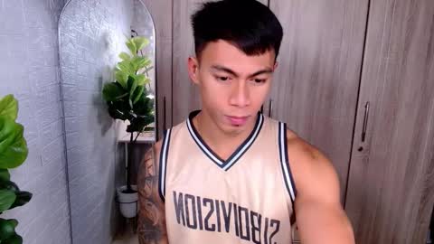 Snapshot of pinoymilker chatting on October 15, 10:23 am ethan online show from October 15, 10:23 am