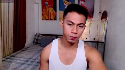 Snapshot of pinoymilker chatting on January 5, 4:47 am ethan online show from January 5, 4:47 am