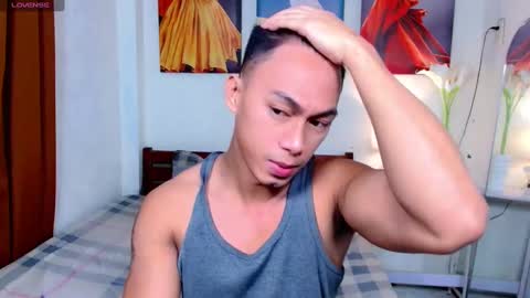 Snapshot of pinoymilker chatting on December 3, 8:36 am ethan online show from December 3, 8:36 am