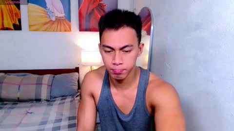 Snapshot of pinoymilker chatting on December 11, 8:16 am ethan online show from December 11, 8:16 am