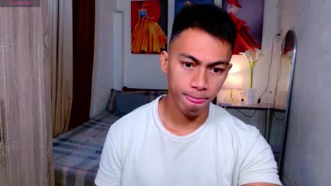 Snapshot of pinoymilker chatting on February 5, 4:27 am ethan online show from February 5, 4:27 am