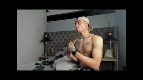 piperrcry online show from October 26, 6:04 am