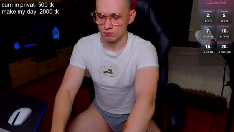 Snapshot of pistonpojizni chatting on February 10, 12:08 pm STRONGBEAUTY online show from February 10, 12:08 pm