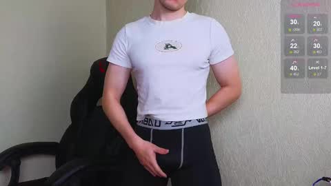 Snapshot of pistonpojizni chatting on December 12, 3:10 am STRONGBEAUTY online show from December 12, 3:10 am