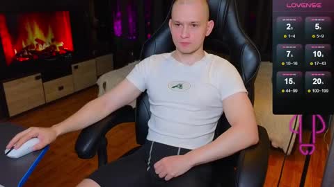 Snapshot of pistonpojizni chatting on January 3, 11:23 pm STRONGBEAUTY online show from January 3, 11:23 pm