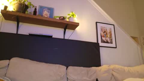 Juju online show from October 31, 2:02 am