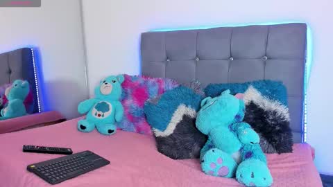 Snapshot of playboy_bunnyy chatting on September 25, 6:18 pm playboy_bunnyy online show from September 25, 6:18 pm