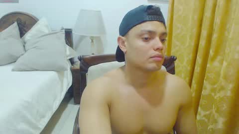 Snapshot of playboy_sex6 chatting on February 25, 12:47 am PETER online show from February 25, 12:47 am