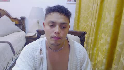 Snapshot of playboy_sex6 chatting on February 6, 12:54 am PETER online show from February 6, 12:54 am