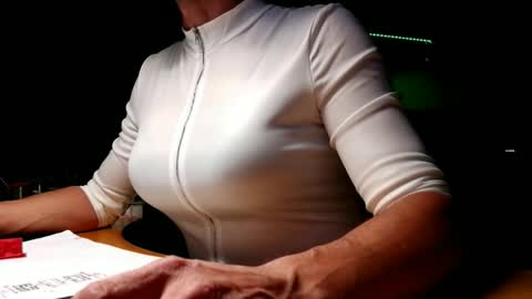 QUeeERxySEXMantrix online show from October 11, 5:39 pm