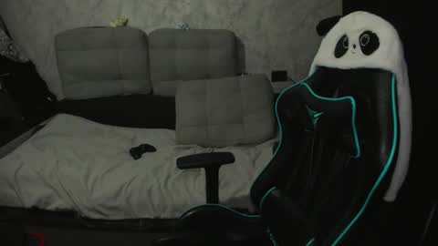 pohyi_ online show from March 15, 3:18 pm