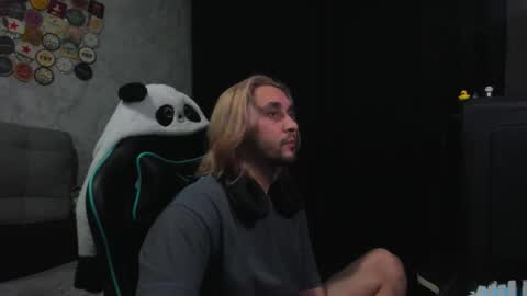 pohyi_ online show from March 28, 3:56 pm