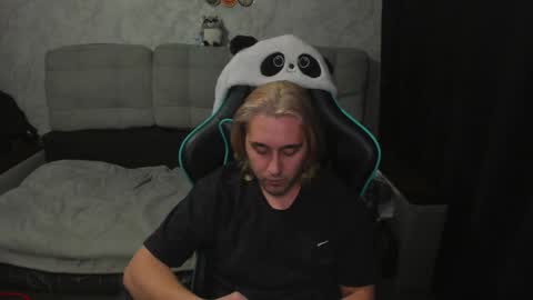 pohyi_ online show from March 14, 3:08 pm