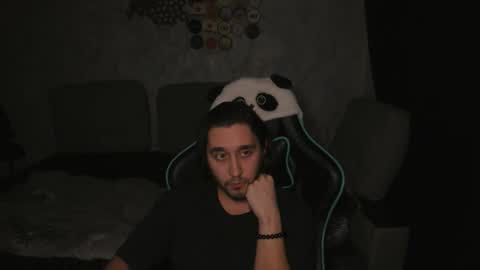 pohyi_ online show from March 7, 2:48 pm