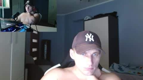 Snapshot of poliglotjoe chatting on October 18, 11:09 pm Poliglot online show from October 18, 11:09 pm