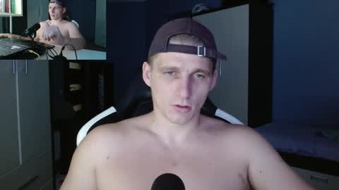 Snapshot of poliglotjoe chatting on October 21, 4:59 am Poliglot online show from October 21, 4:59 am