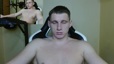 Snapshot of poliglotjoe chatting on December 30, 1:04 am Poliglot online show from December 30, 1:04 am