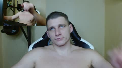 Snapshot of poliglotjoe chatting on December 26, 11:57 pm Poliglot online show from December 26, 11:57 pm